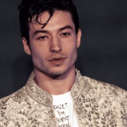 pessoa de pele clara e cabelo castanho